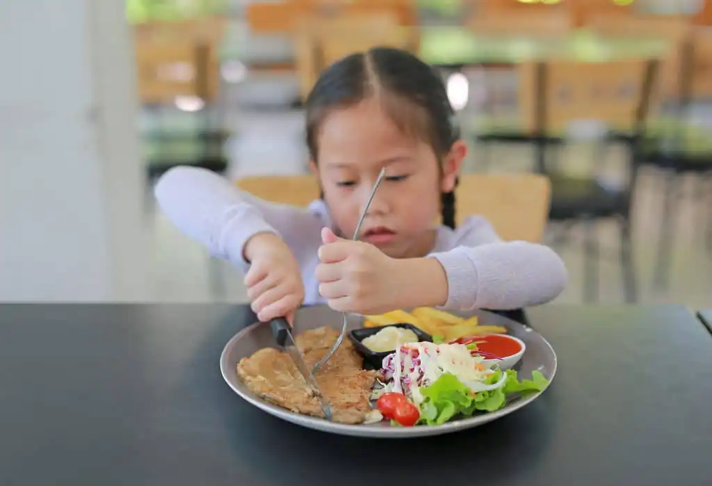 Cara Mengatasi Anak Susah Makan karena Trauma atau Pengalaman Buruk